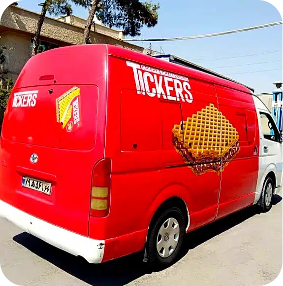 AIREX با طراحی و چاپ استیکرهای سفارشی و جذاب، خودروهای سمپلینگ شما را به ابزاری چشمگیر برای جلب توجه مخاطبان تبدیل می‌کند. این خدمات با استفاده از متریال مقاوم و نصب حرفه‌ای، ظاهر خودرو را متناسب با هویت برند شما ارتقا داده و تاثیرگذاری کمپین‌های تبلیغاتی را افزایش می‌دهند.